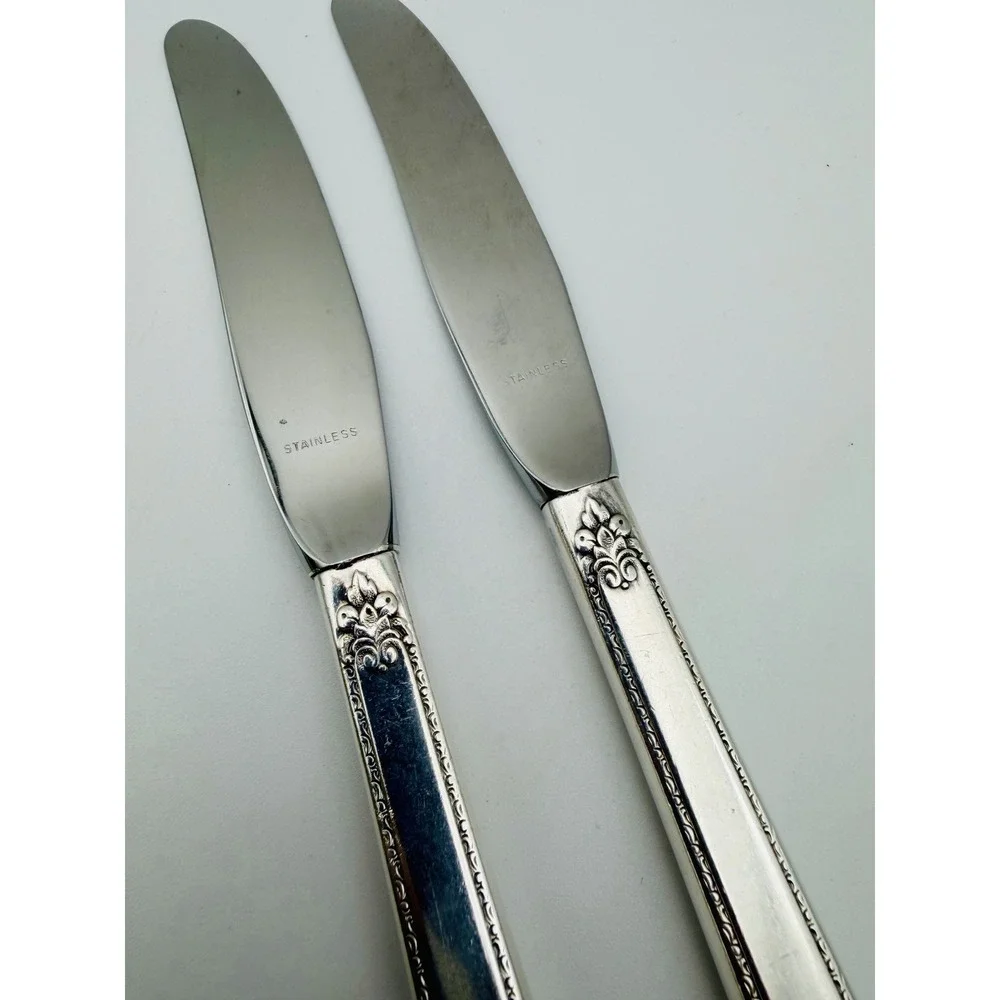 Pair (2) 1847 Rogers Bros ADORATION Silverplate Grille Knives 8.75